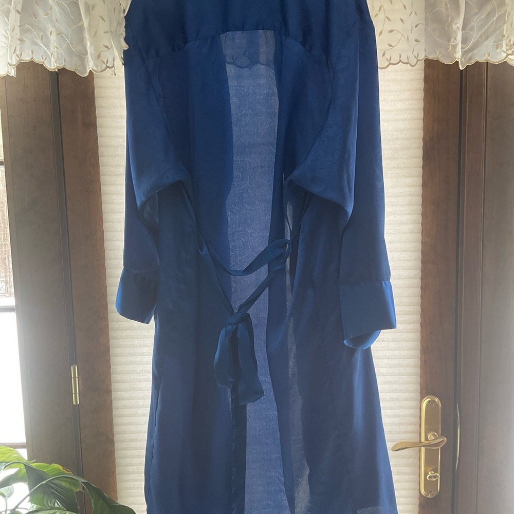 Elegant Blue Long Robe - Picture 2 of 4